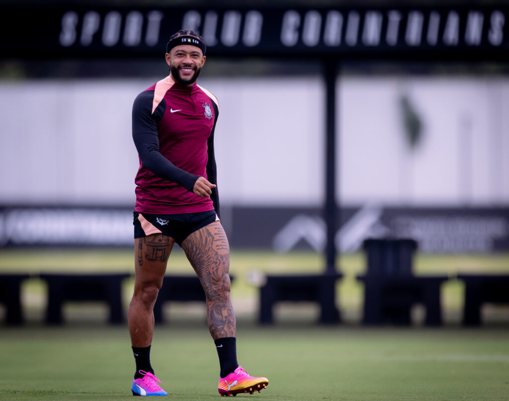 Brazil's Diniz urges Corinthians to keep squad, backs Memphis renewal