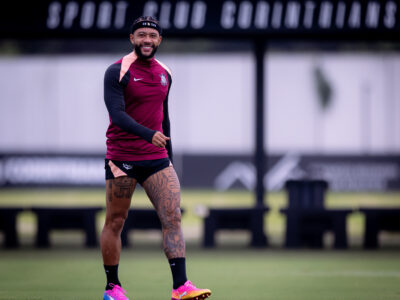 Brazil's Diniz urges Corinthians to keep squad, backs Memphis renewal