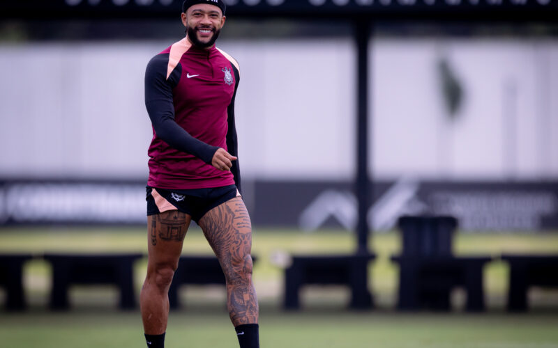 Brazil's Diniz urges Corinthians to keep squad, backs Memphis renewal