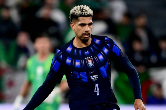Brazil star Araújo released by Uruguay to treat muscle issue