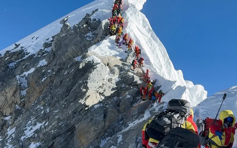 Brazilian guide missing 6 days on Everest released from ICU