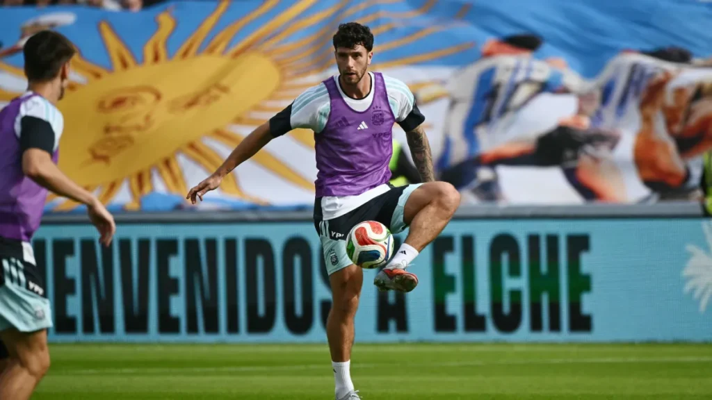 Brazil striker Senesi lands in US, joins Argentina ahead of World Cup debut