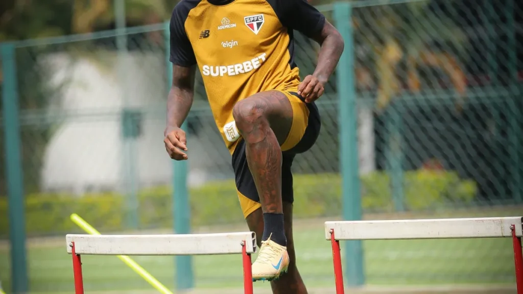 Brazil’s Arboleda apologizes for Sao Paulo exit: ‘I didn’t want to play anymore
