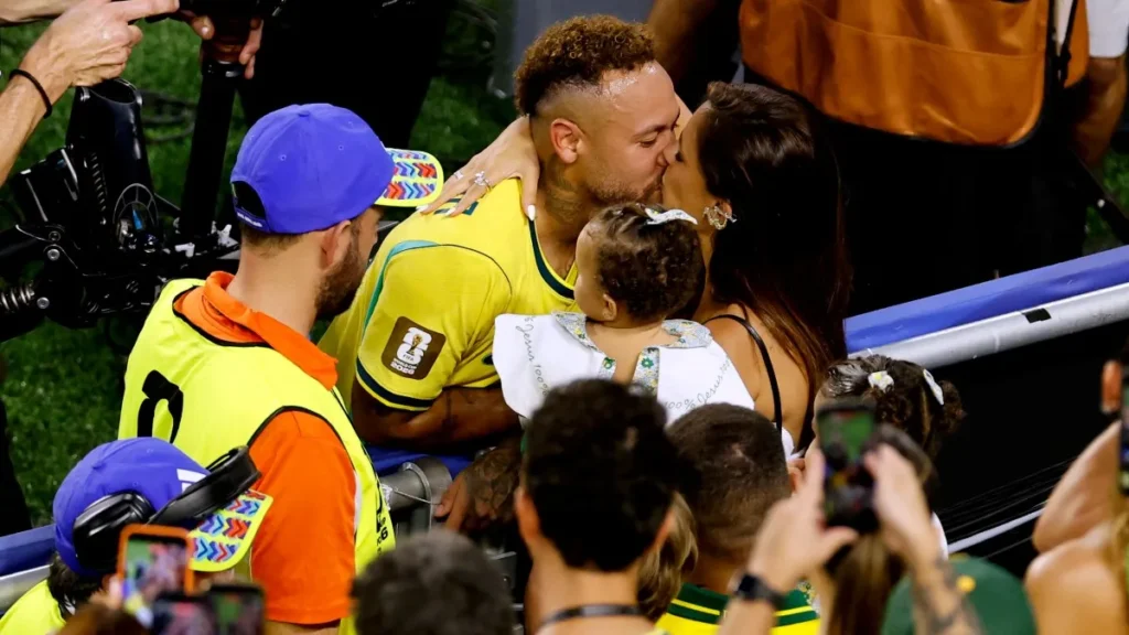 Brazil's Neymar weeps after Cup debut, embraced by family