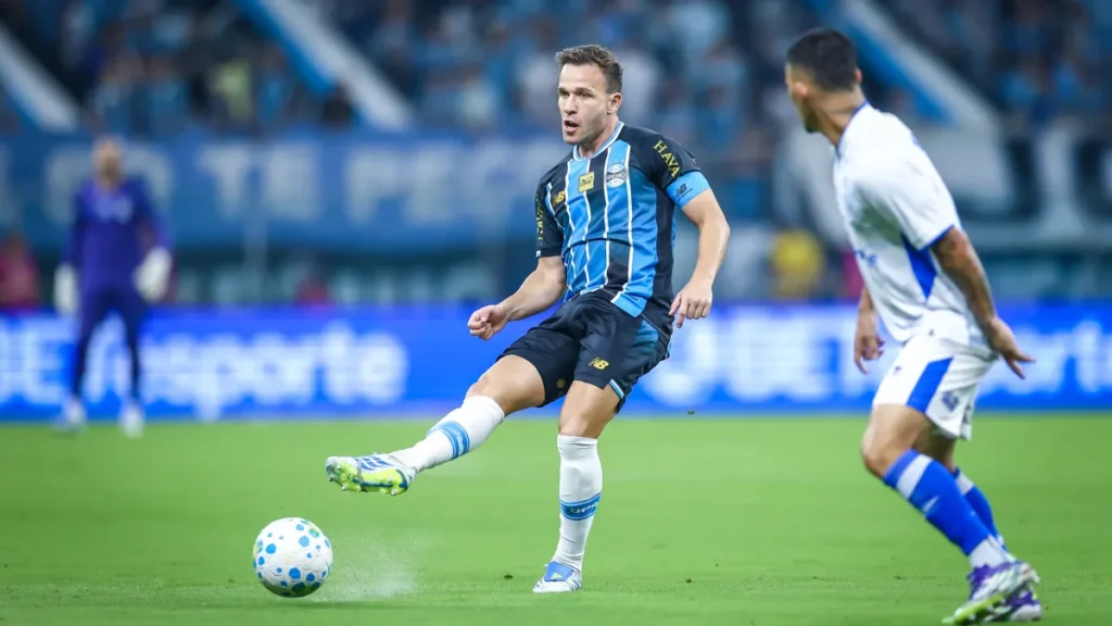 Brazil mulls Arthur signing as Corinthians eyes numbers