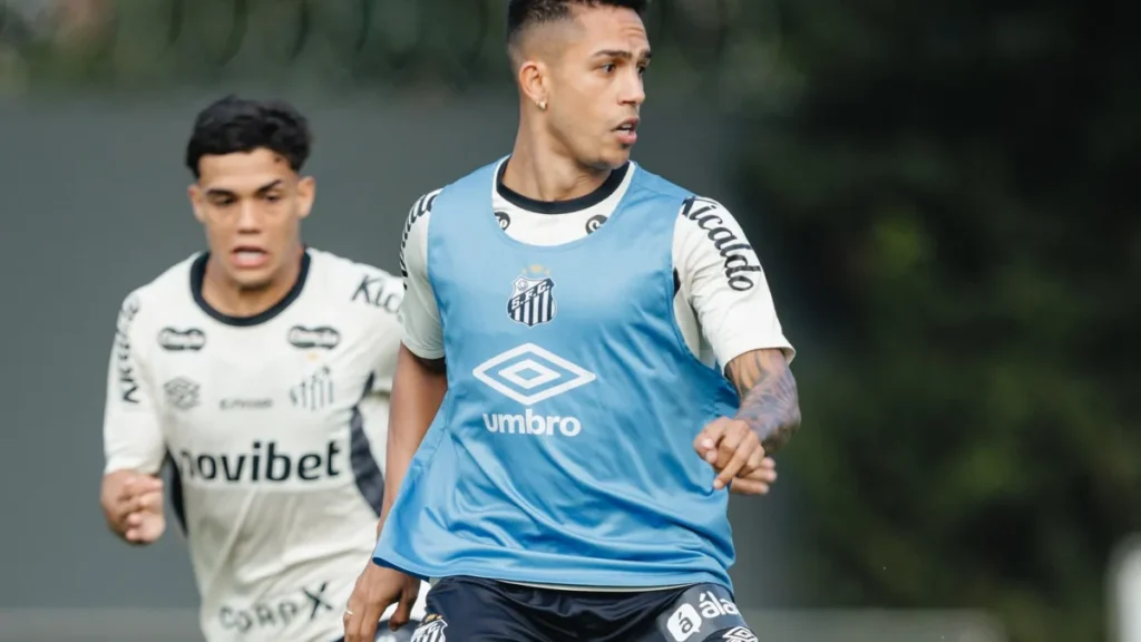 Brazil Santos mixes drills, conditioning ahead of Botafogo clash