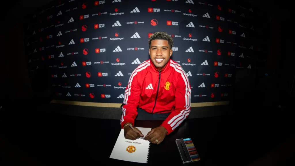 Brazilian Andrey Santos signs with Manchester United