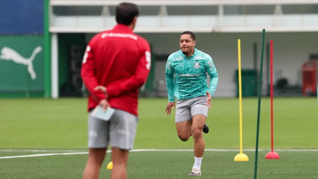 Brazil Palmeiras trains twice as Vitor Roque works full time