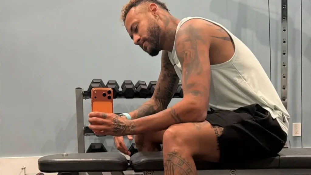 Brazil Neymar hits gym ahead of Santos return