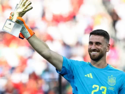 Brazil Spanish goalie jokes his gloves had little work