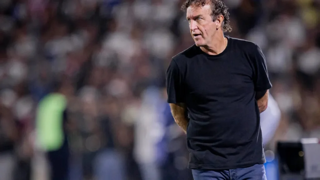 Brazil coach praises Santos squad after delays, rout