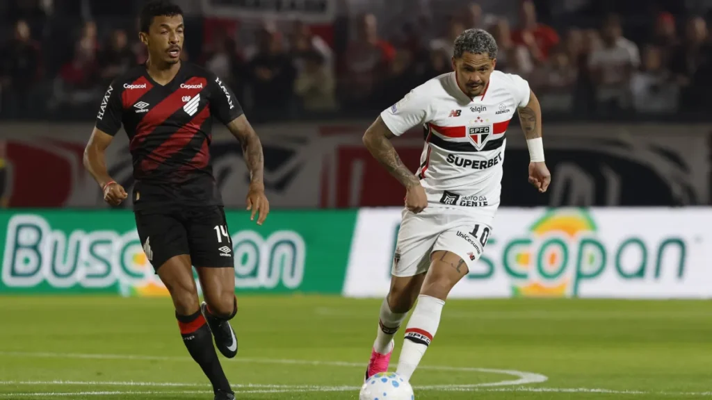 Brazil’s Sao Paulo fades in 6 minutes, wastes strong first half