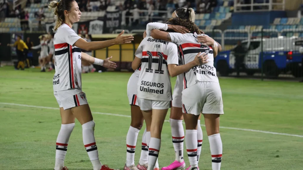 Brazil beats Cruzeiro, edges closer to women's league lead