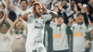 Brazil's Neymar Criticizes Young Santos Players, Stirs Tension