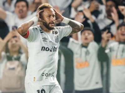 Brazil's Neymar Criticizes Young Santos Players, Stirs Tension