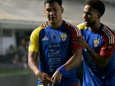 Brazil Santos defense falters on aerial ball, UCV scores at Vila Belmiro