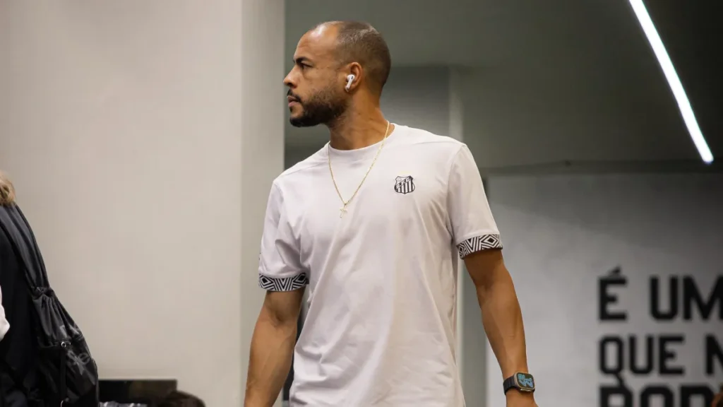 Brazilian star Mayke sues Santos after failed contract exit deal