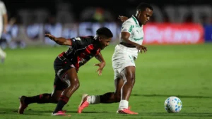 Brazil's Arias praises Palmeiras rout, avoids Vitória controversy
