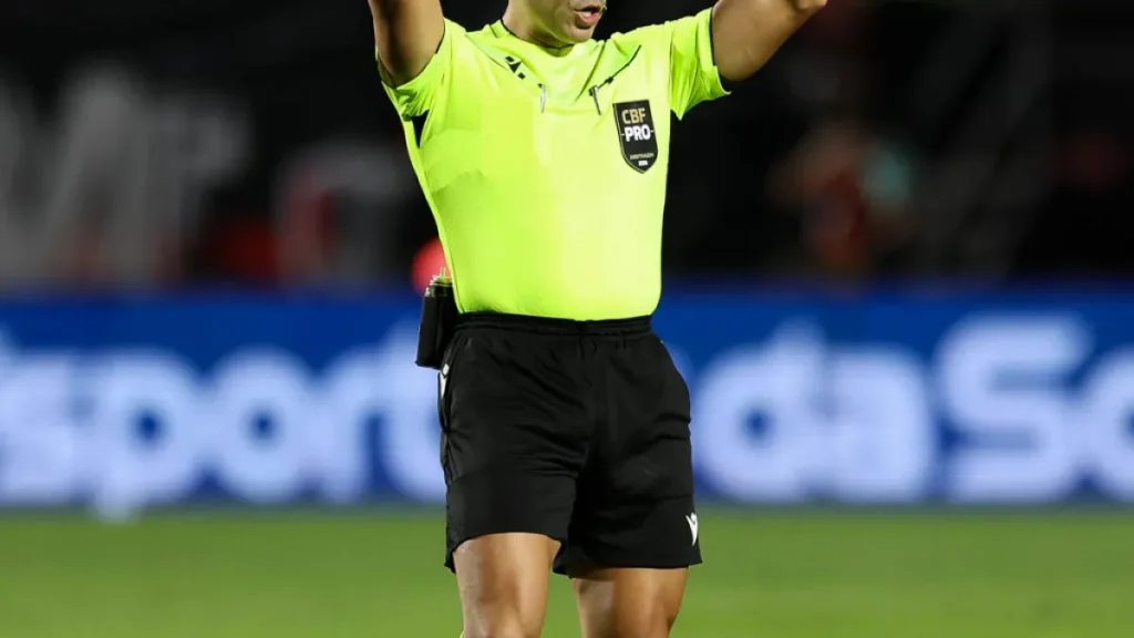 Brazil referee justifies two red cards in Vitoria-Palmeiras match