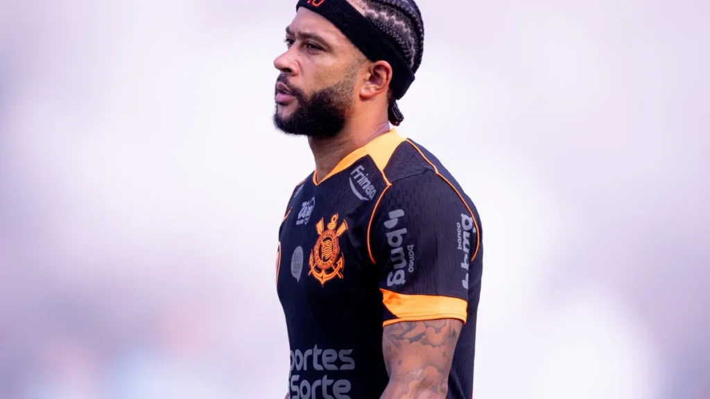 Brazil hints at Memphis concession as Corinthians awaits tests