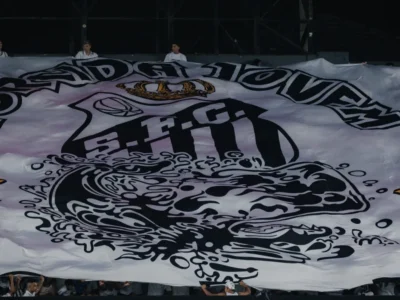 Brazil Santos Fan Group Protests Outside Locker Room, Blasts Teixeira