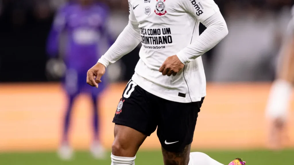 Brazil sees Memphis deal advancing, eyes Corinthians renewal