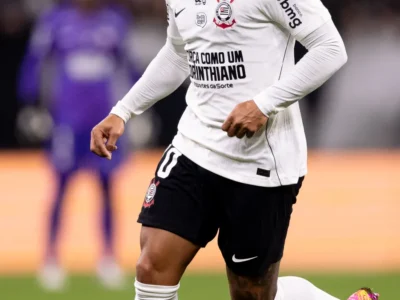Brazil sees Memphis deal advancing, eyes Corinthians renewal