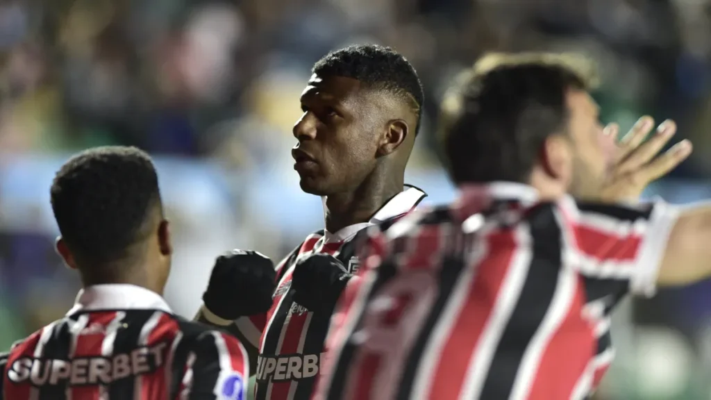 Brazil’s Sao Paulo Holds Bolivar to Draw in La Paz