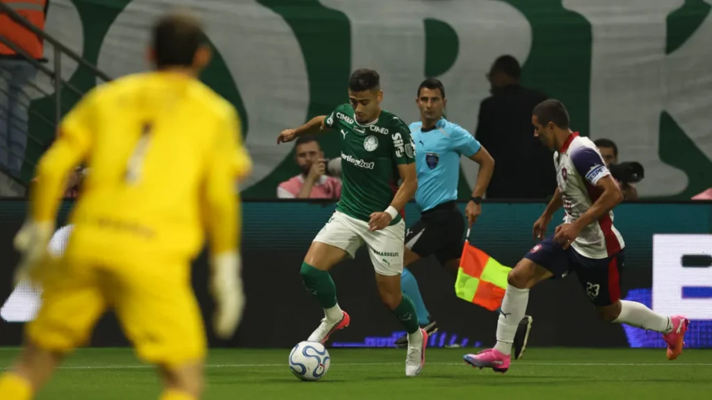 Brazil’s Palmeiras wastes chances, pays for late-game lapse