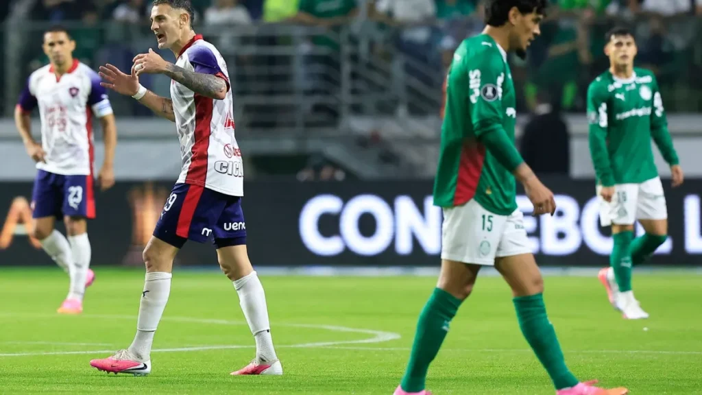 Brazil VAR rules out Cerro Porteño goal at Nubank Parque